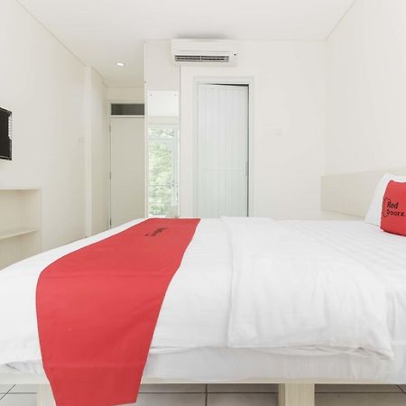 Hotel RedDoorz near Pancoran Yakarta Exterior foto